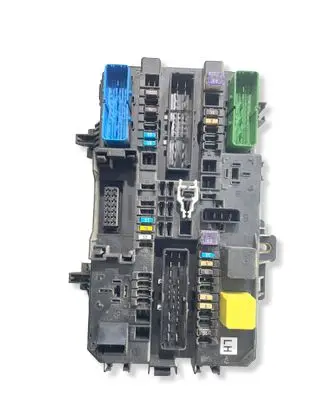 Opel Zafira B Fuse module 13268286 5DK00866924