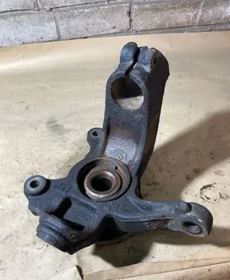 Ford Mondeo MK IV Front wheel hub 6G913K17UA