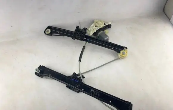 Audi A3 S3 8V Front door electric window regulator 8V4837461