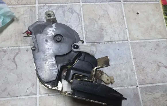 Mazda 626 Rear door lock 971006 9710