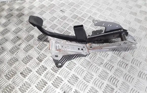 Ford Focus Brake pedal BV612467GA