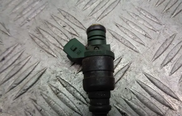 Seat Leon (1M) Fuel injectors set 037906031AA