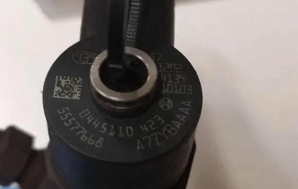 Opel Insignia A Fuel injector 0445110423