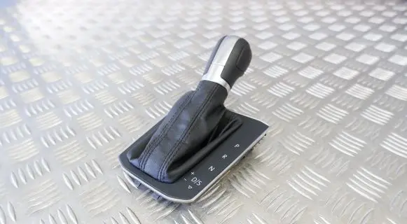 Volkswagen Tiguan Gear lever shifter trim leather/knob 5NC713203A