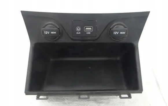 Hyundai Tucson TL USB socket connector 84631-D7000