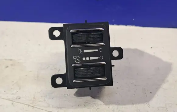 Maserati Ghibli Headlight level height control switch 68141052AC