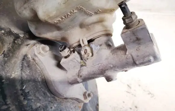 Volkswagen Touran I Master brake cylinder