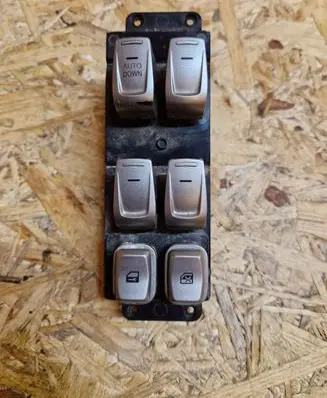 SsangYong Tivoli Electric window control switch 299139565