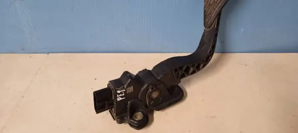Mitsubishi Outlander Accelerator throttle pedal MN101543
