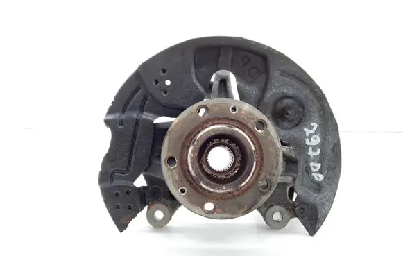 Peugeot 5008 II Front wheel hub spindle knuckle