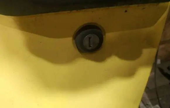 Iveco Daily 40.8 Front door lock (next to the handle) 