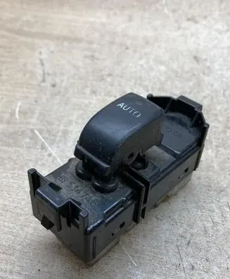 Toyota Avensis Verso Electric window control switch 514746