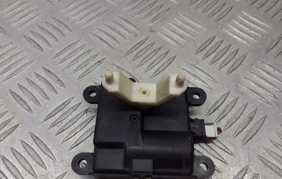 Nissan Primera A/C air flow flap actuator/motor 3C27030840