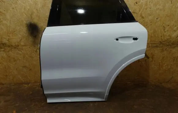Porsche Cayenne (9Y0 9Y3) Front door D247S9R9Y3833051Y