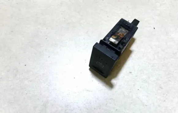 Volkswagen PASSAT B5 Windscreen/window heater switch 3b0959621c