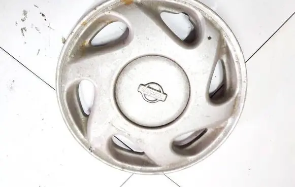Nissan Primera R14 wheel hub/cap/trim 403152F100