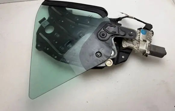 Ford Mustang V Rear side window 76304A08