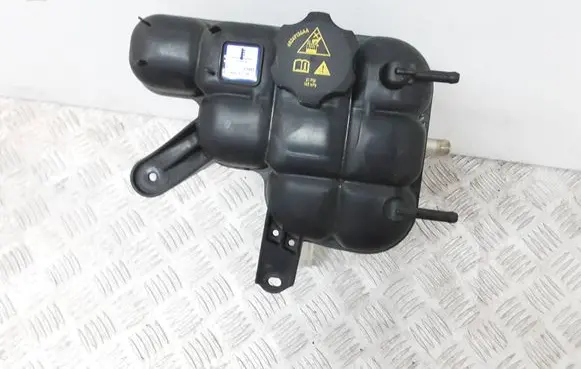 Dodge Durango III Coolant expansion tank/reservoir 68249136AA