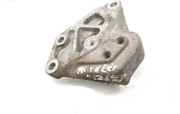 KIA Ceed Gearbox mounting bracket 7041814