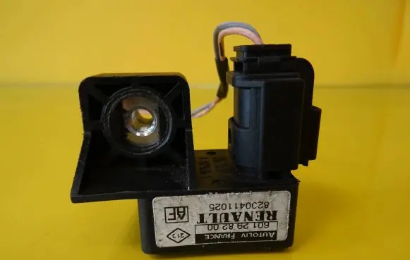 Renault Megane II Airbag deployment crash/impact sensor 8200411025