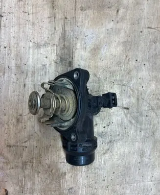 BMW 3 E90 E91 Thermostat/thermostat housing 7510959