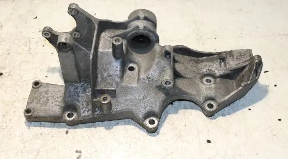 Volkswagen PASSAT B5.5 Generator/alternator bracket 06B903143N
