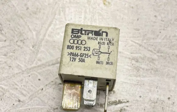 Audi A4 S4 B5 8D Other relay 8D0951253