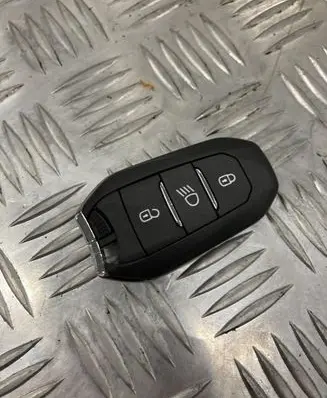 Citroen C4 III e-C4 Ignition key/card 9840150780