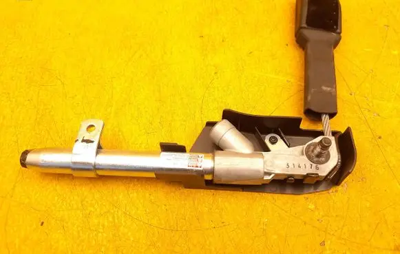 Tesla Model S Front seatbelt buckle 100526500B