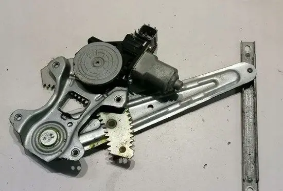 Nissan Juke I F15 Electric window control switch