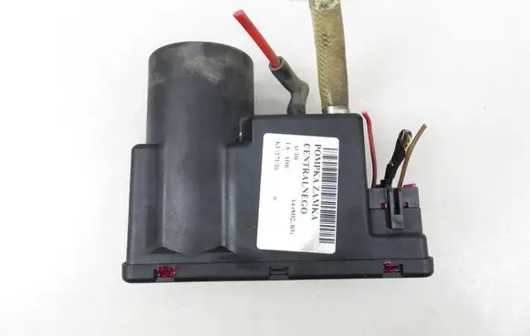 Audi A4 S4 B5 8D Central locking vacuum pump 4A0862257A