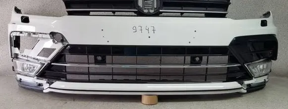 Volkswagen Tiguan Front bumper 5NN807221A