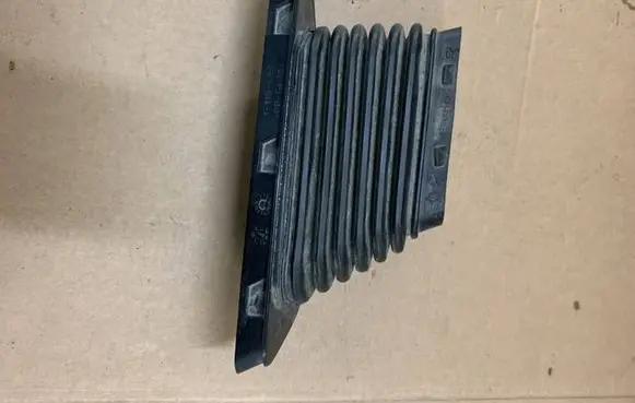 Audi A5 8T 8F Air intake duct part 8T0129906A 424111