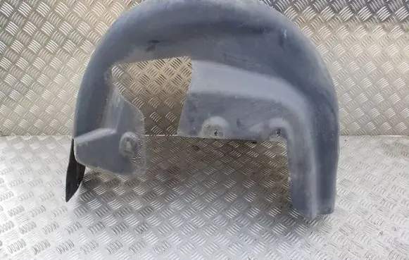 Rear arch fender liner splash guards