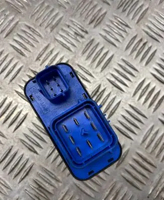 Land Rover Freelander Coolant fan relay YWB100980
