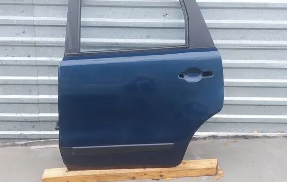 Nissan Note (E11) Rear door