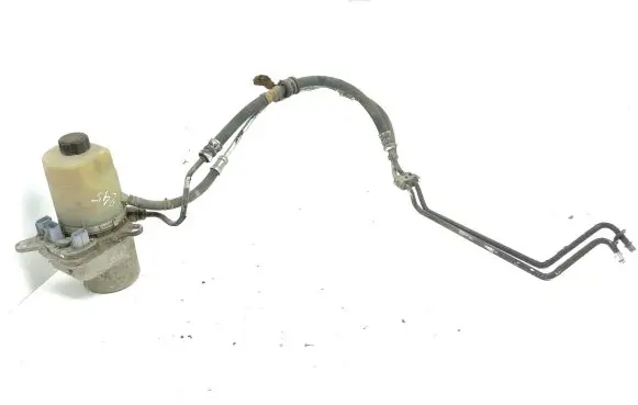 Ford Focus C-MAX Power steering pump 4M513K514AD