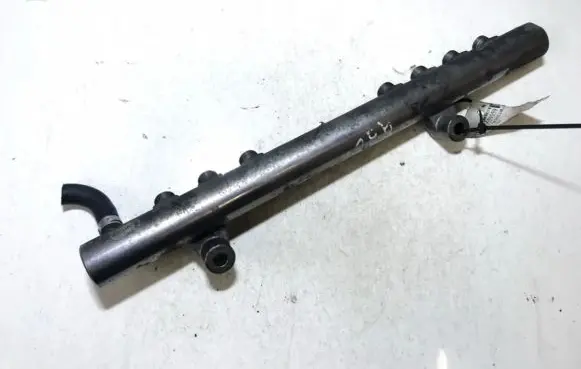 Volvo XC70 Fuel main line pipe 30777759 0445215025