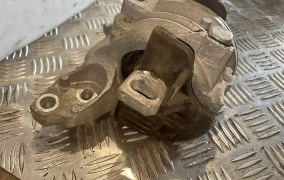 Peugeot 407 Engine mount bracket 326B96