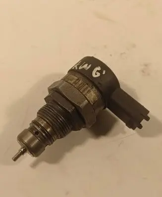 Volvo XC90 Fuel pressure regulator 0281002712 30750409