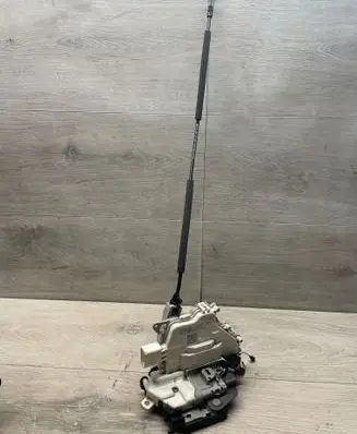 Seat Altea Front door lock 1p1837015