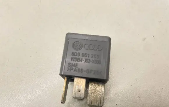 Audi A4 S4 B7 8E 8H Other relay 8D0951253 V23134J52X300