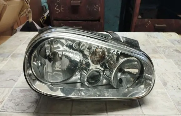 Volkswagen Golf IV Headlight/headlamp 205385
