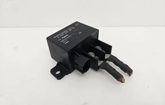 Mercedes-Benz E W211 Charging relay A0025423819 V23132A2001X4
