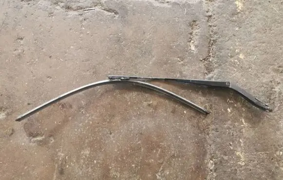 Mercedes-Benz ML W164 Front wiper blade arm A1648200540