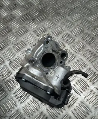 Mercedes-Benz E A207 EGR valve A6511400360 12315 A2C53418576