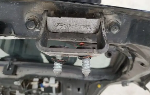KIA Sorento Tailgate/trunk/boot hinge