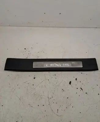 Lexus RX 330 - 350 - 400H Rear sill trim cover 6793048050