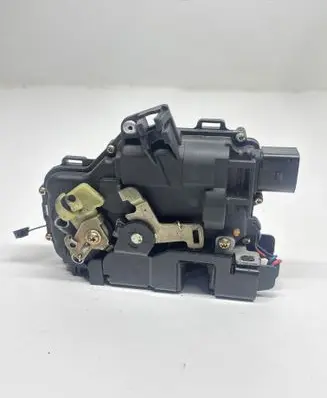 Volkswagen Golf IV Front door lock PA66GF30