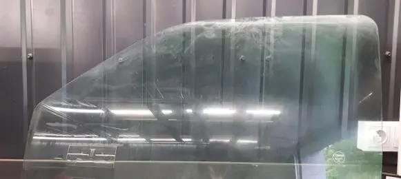 Ford Escort Front door window glass four-door